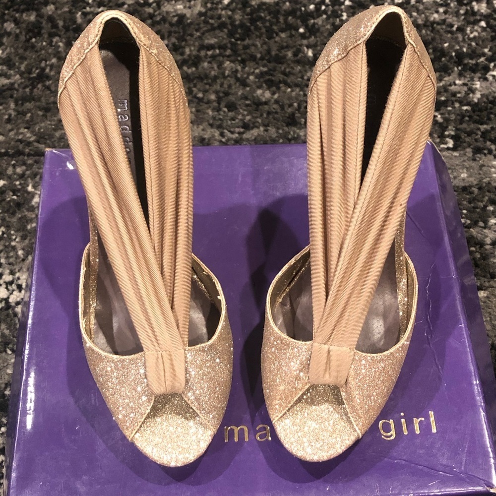 Madden Girl Ouvre Gold Glitter Pumps